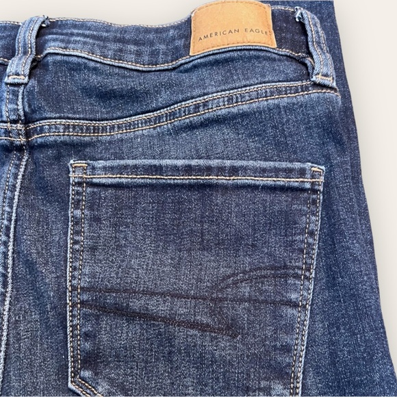 AMERICAN EAGLE - AE Ne(x)t Level Super High-Waisted Jegging in Medium Wash, 29” - Picture 10 of 16